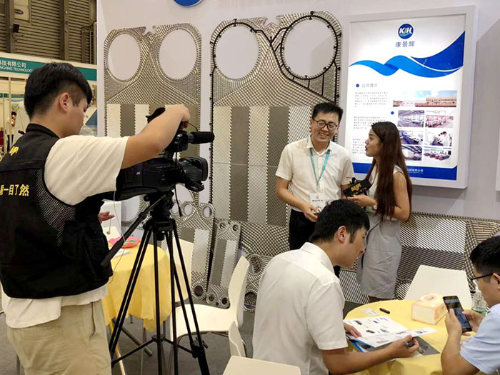 工业废水处理厂家公海彩船上海展会现场新闻媒体采访 工业废水处理厂家公海彩船上海展会现场新闻媒体采访
